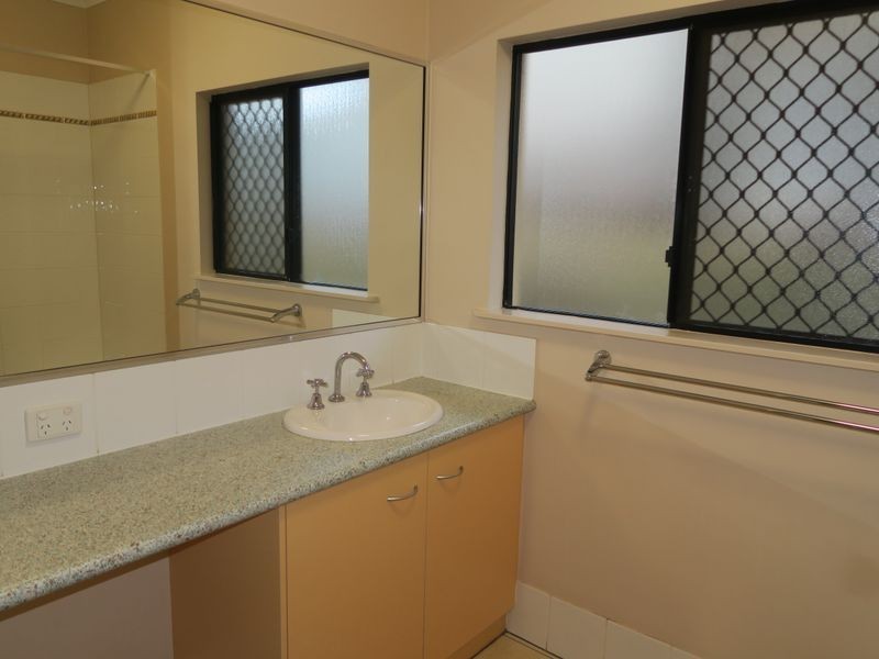 3 Chesterfield Close, Brinsmead QLD 4870
