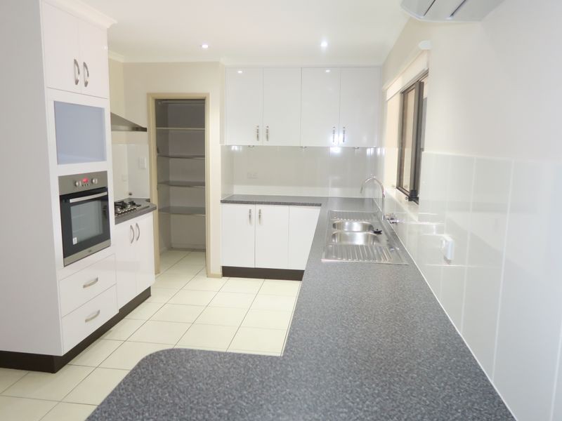 2 Lomond Close, Edge Hill QLD 4870