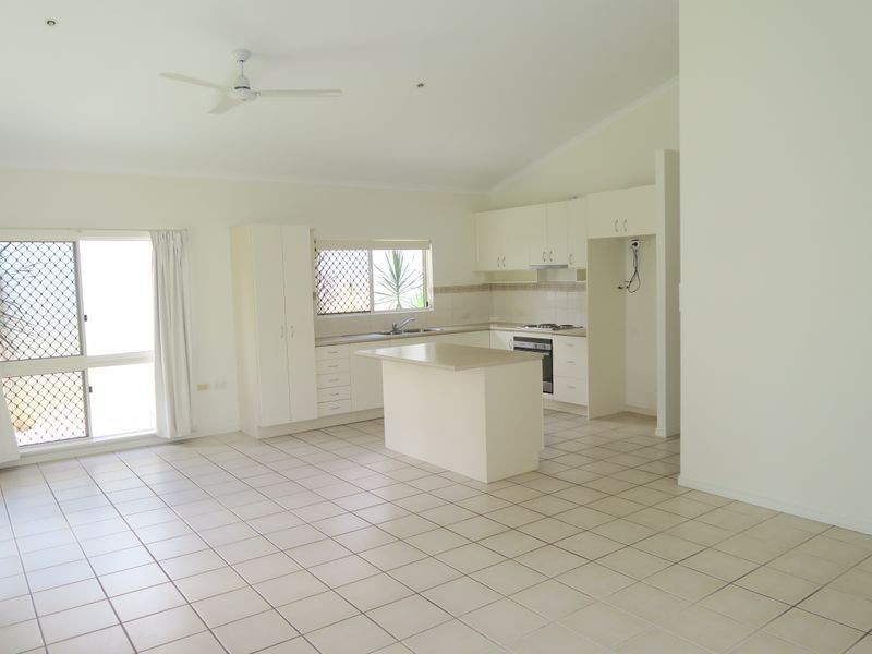 8 Scarlet Close, Mount Sheridan QLD 4868