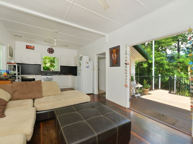 19 Keirle Ave, Whitfield QLD 4870