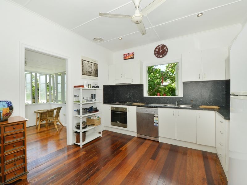 19 Keirle Ave, Whitfield QLD 4870
