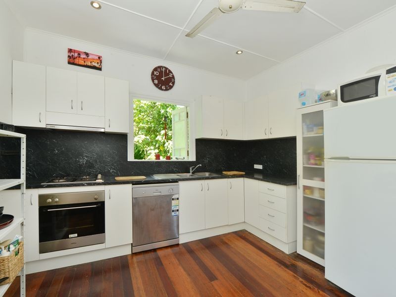 19 Keirle Ave, Whitfield QLD 4870