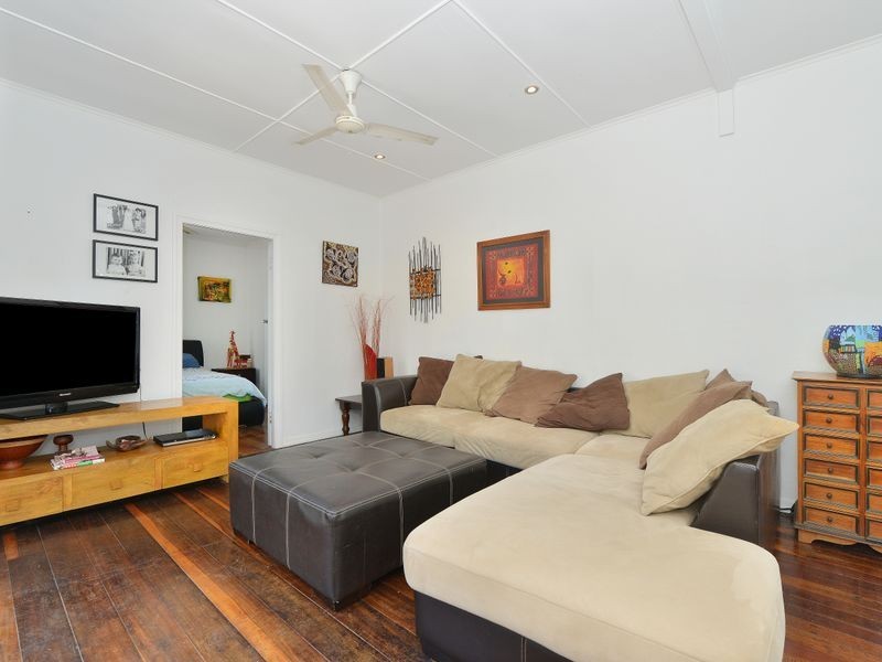 19 Keirle Ave, Whitfield QLD 4870