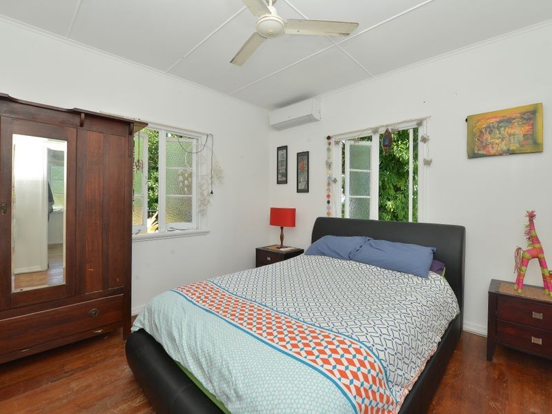 19 Keirle Ave, Whitfield QLD 4870