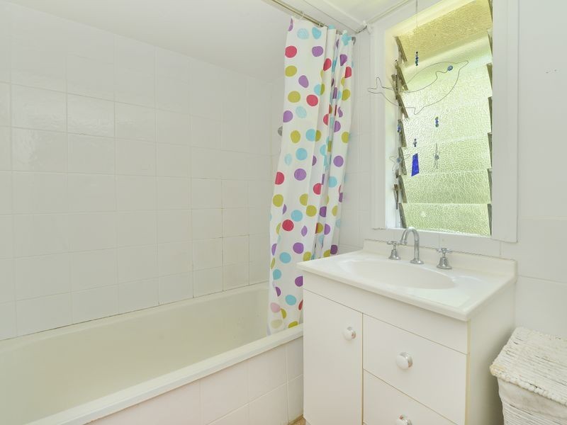 19 Keirle Ave, Whitfield QLD 4870