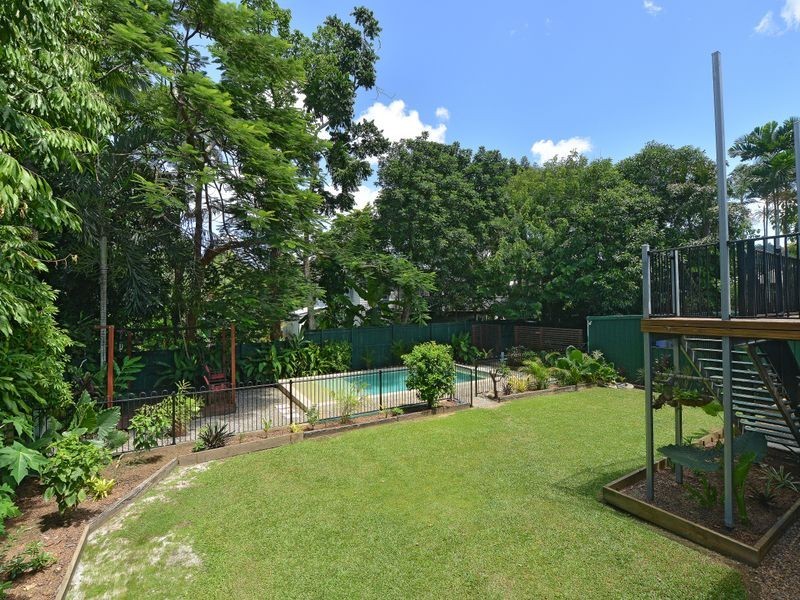 19 Keirle Ave, Whitfield QLD 4870
