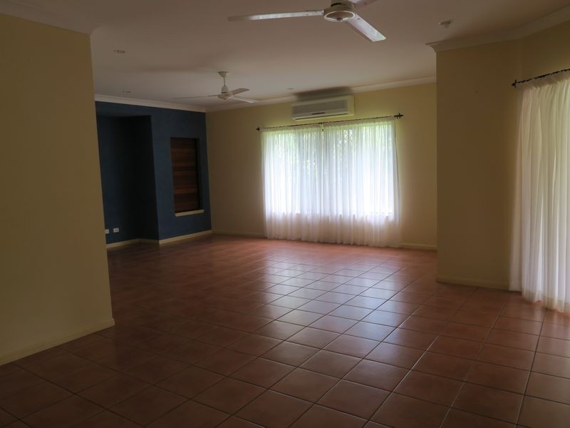 4 Brook Close, Redlynch QLD 4870