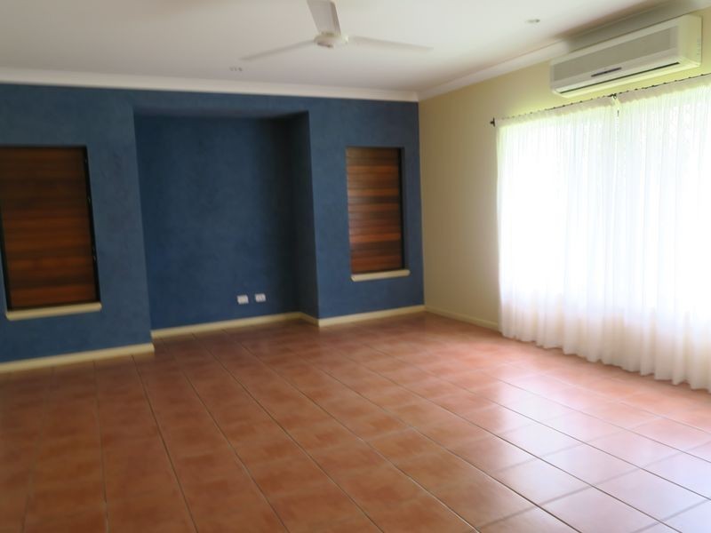 4 Brook Close, Redlynch QLD 4870