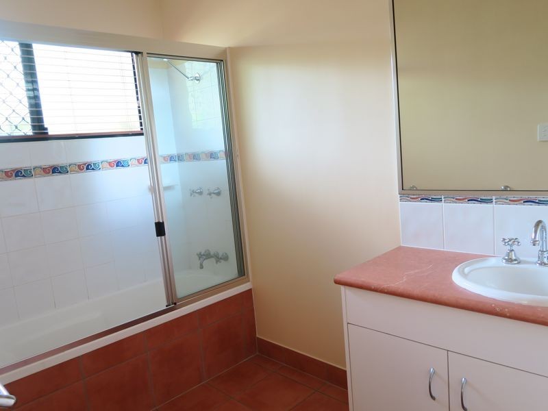 4 Brook Close, Redlynch QLD 4870