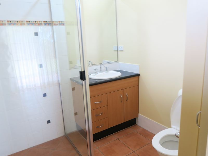 4 Brook Close, Redlynch QLD 4870