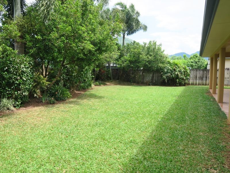 4 Brook Close, Redlynch QLD 4870