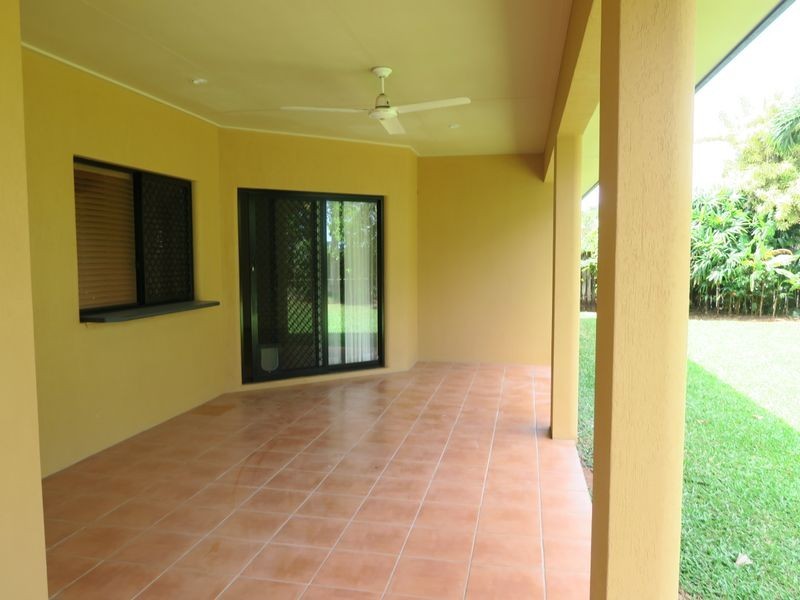 4 Brook Close, Redlynch QLD 4870