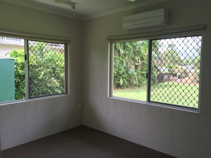 1/2-4 Brooks Street, Whitfield QLD 4870