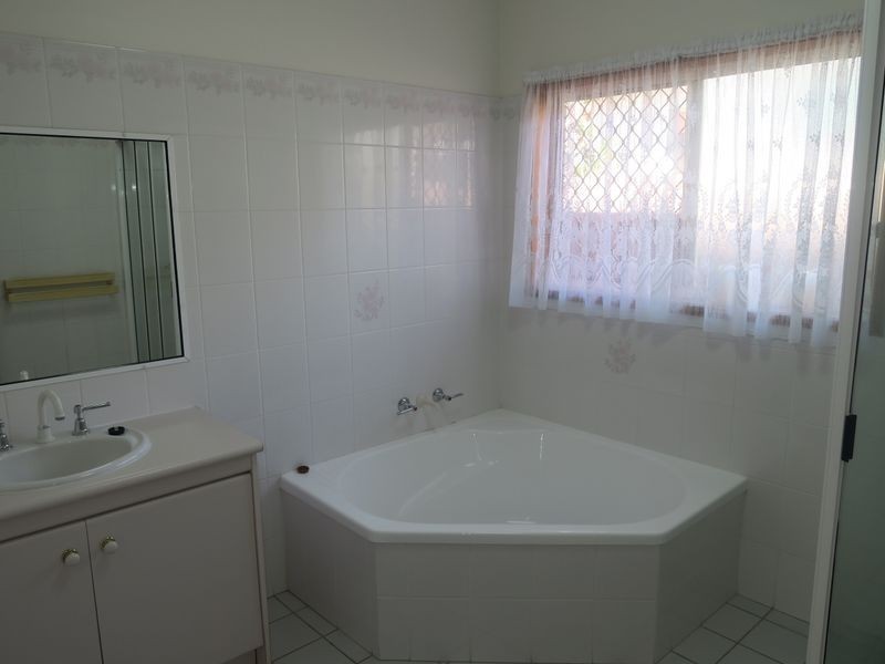 23 Majestic street, Kamerunga QLD 4870