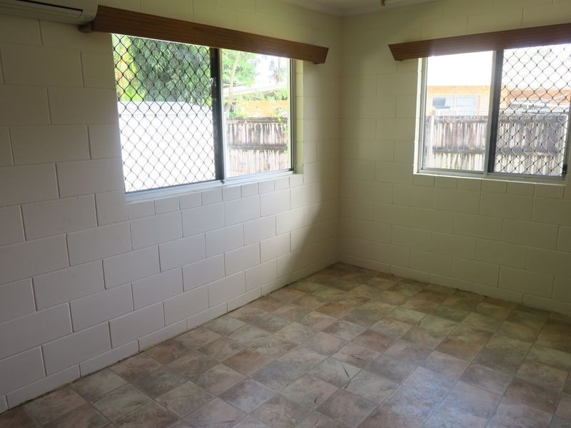 299 McCoombe Street, Mooroobool QLD 4870