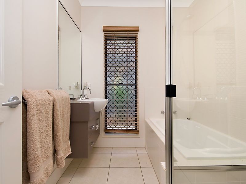 9 Fantan Close, Redlynch QLD 4870