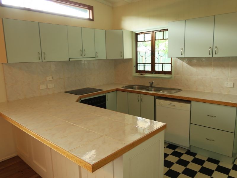 26 Miles Street, Manoora QLD 4870