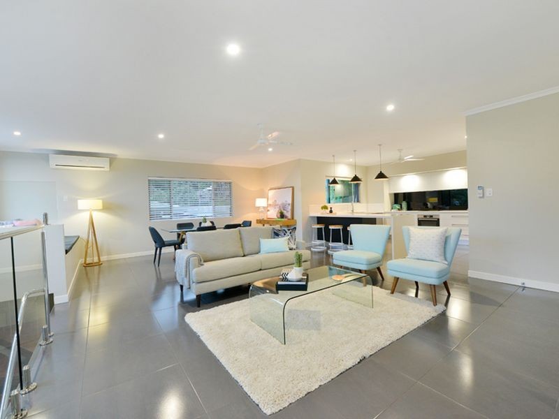 12 Sommerville Crescent, Whitfield QLD 4870
