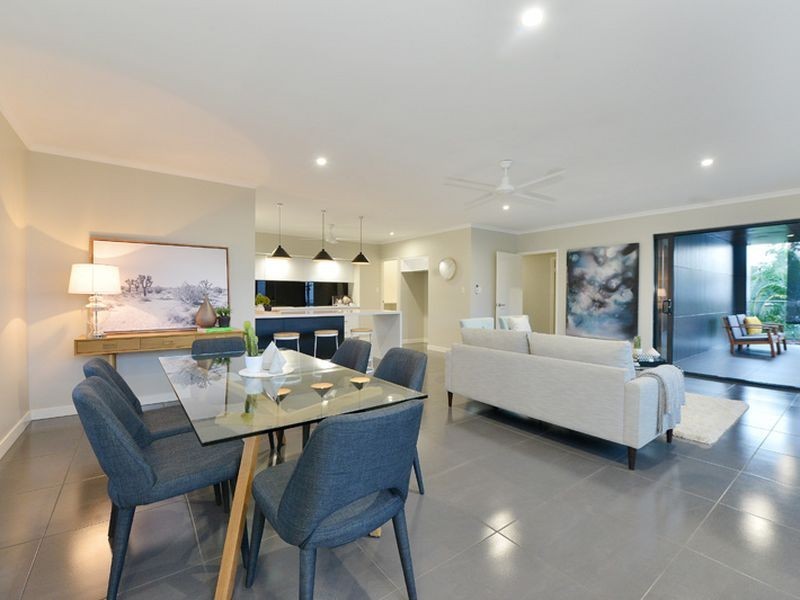 12 Sommerville Crescent, Whitfield QLD 4870