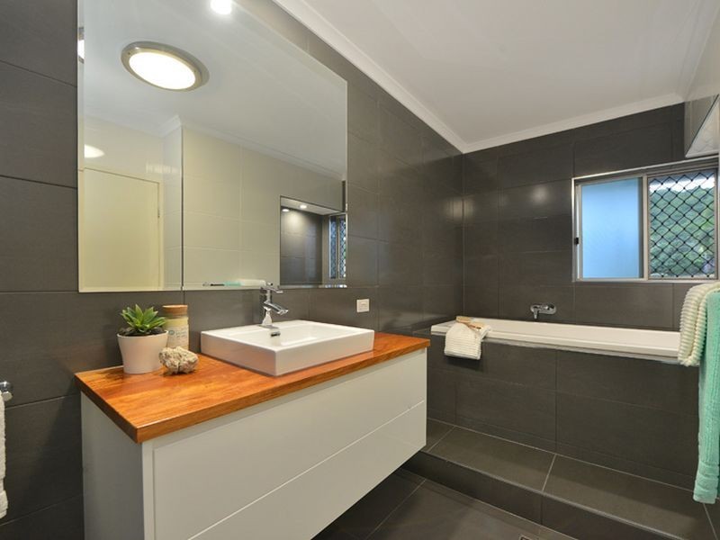 12 Sommerville Crescent, Whitfield QLD 4870