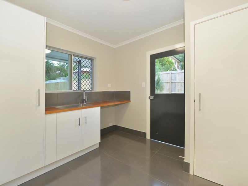 12 Sommerville Crescent, Whitfield QLD 4870