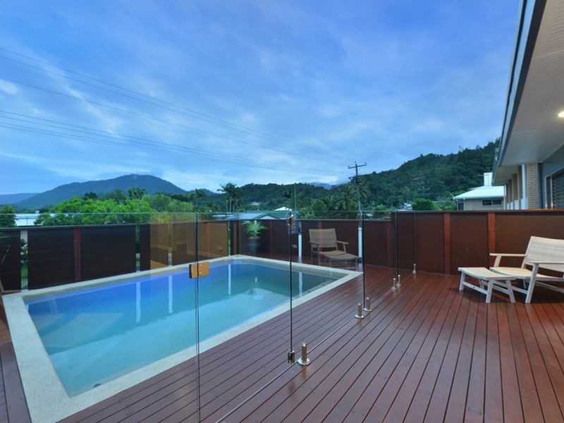 12 Sommerville Crescent, Whitfield QLD 4870