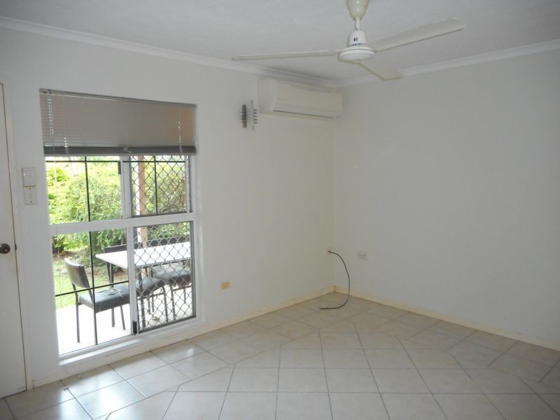 2/73 Toogood Road, Woree QLD 4868