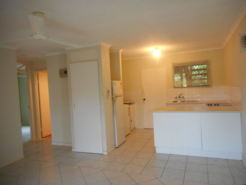 2/73 Toogood Road, Woree QLD 4868