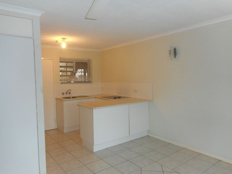 2/73 Toogood Road, Woree QLD 4868