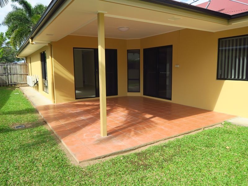 6 Aroona Street, Caravonica QLD 4878