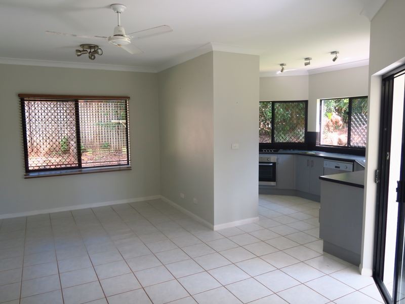 40 Daphne Drive, Redlynch QLD 4870