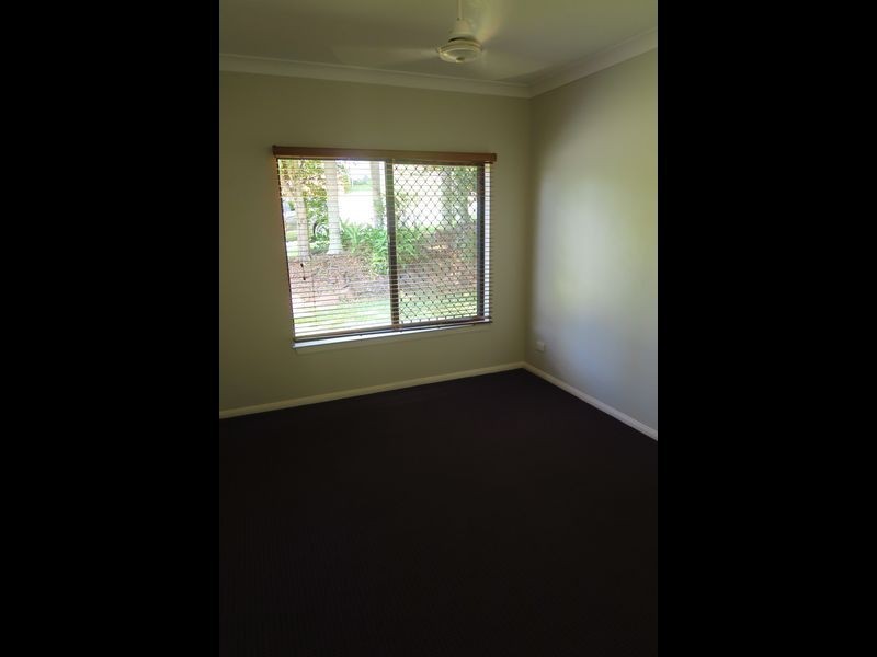 40 Daphne Drive, Redlynch QLD 4870