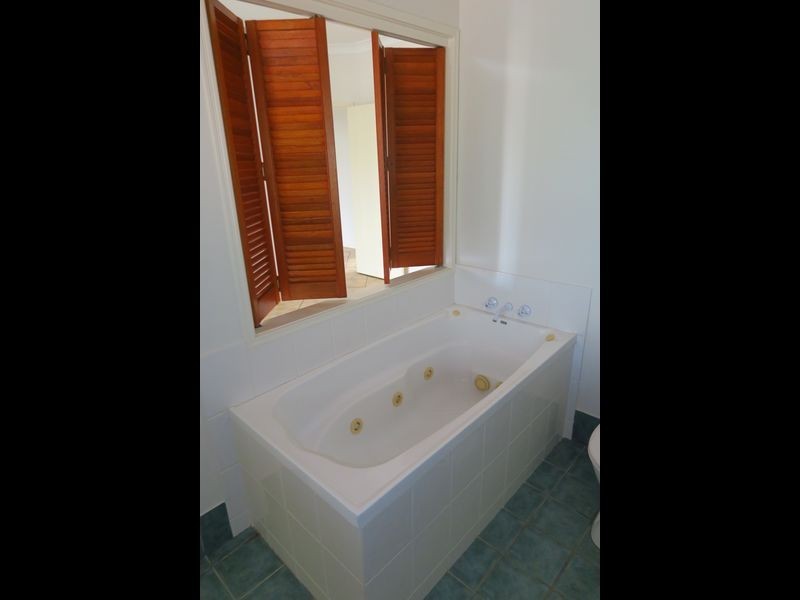 10 Brian Street, Brinsmead QLD 4870