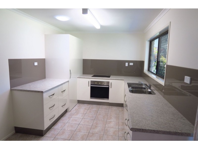 10 Winfield Street, Whitfield QLD 4870