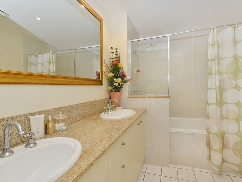 1746/2 Greenslopes Street, Cairns North QLD 4870