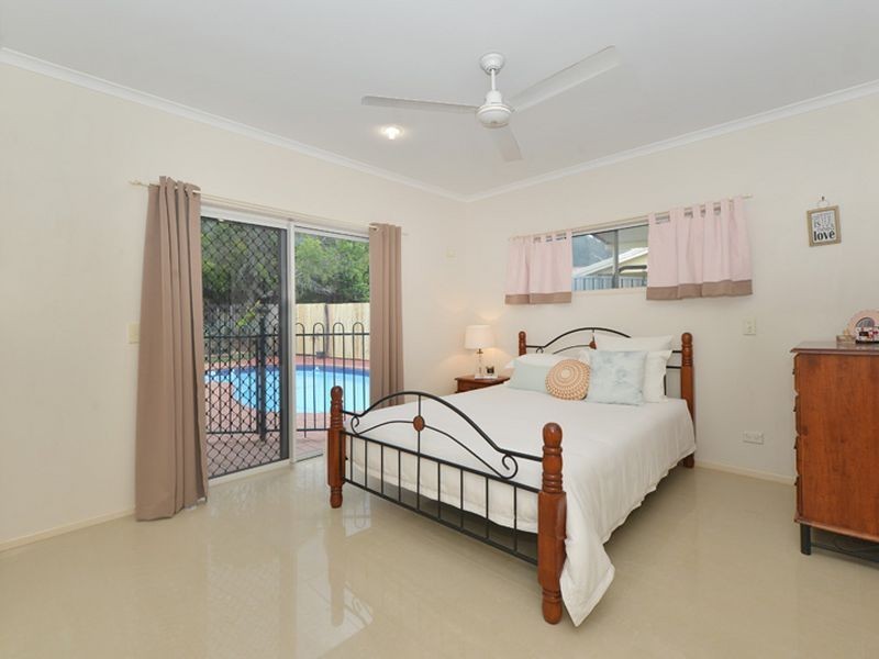21 Nell Close, Kanimbla QLD 4870