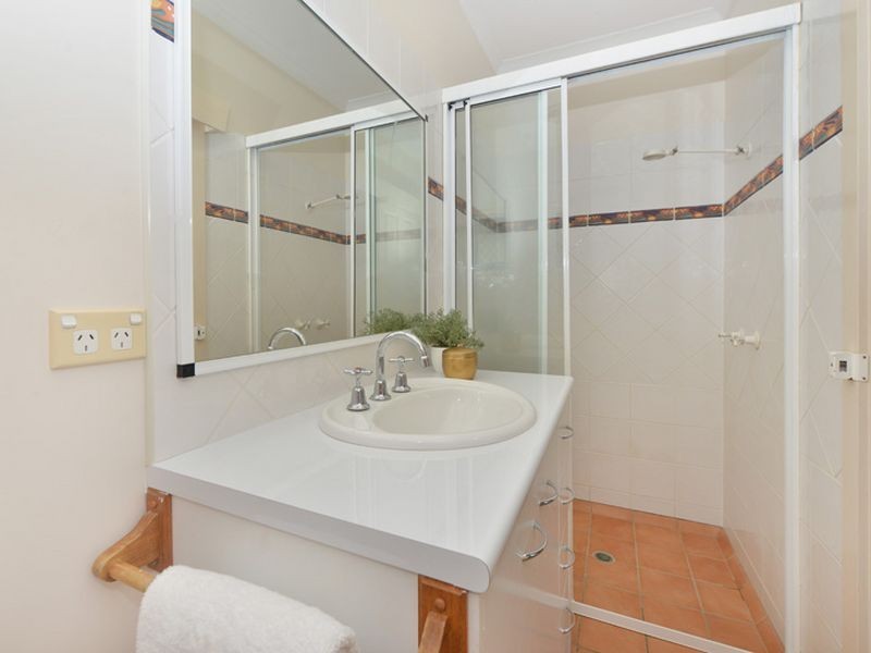 21 Nell Close, Kanimbla QLD 4870