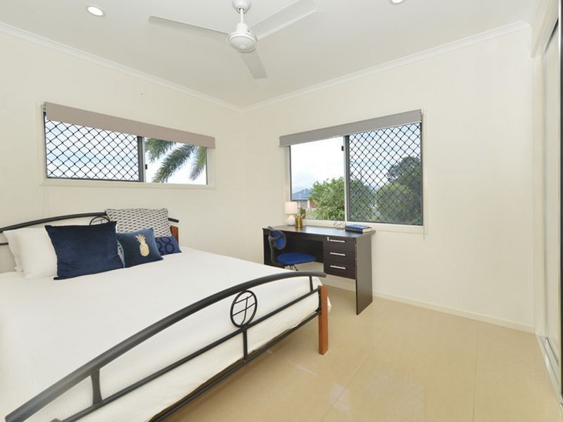 21 Nell Close, Kanimbla QLD 4870