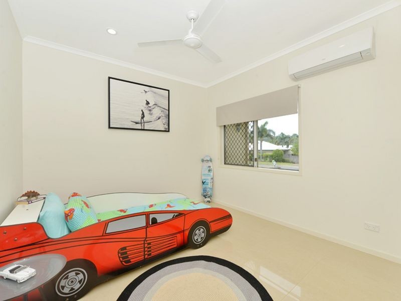 21 Nell Close, Kanimbla QLD 4870