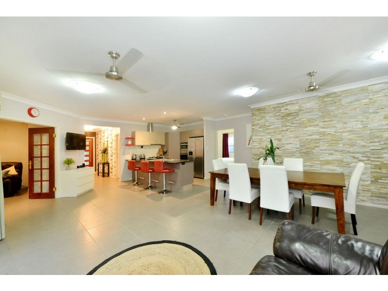 7 Sascha Close, Redlynch QLD 4870