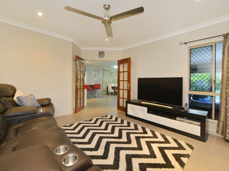 7 Sascha Close, Redlynch QLD 4870