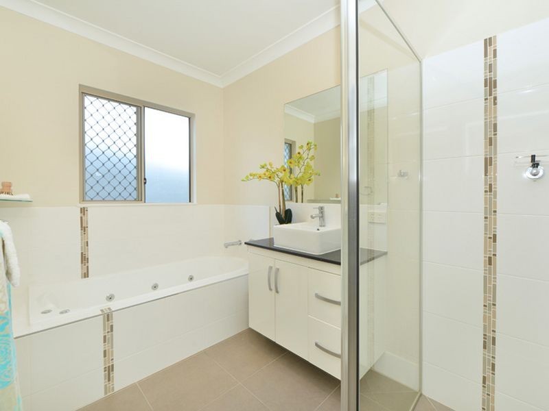 7 Sascha Close, Redlynch QLD 4870