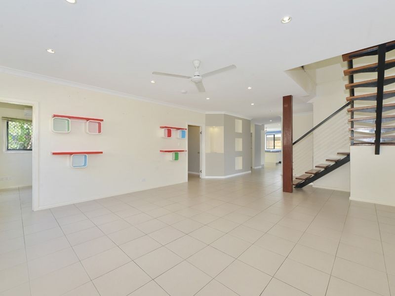 4 Izatt Close, Edge Hill QLD 4870