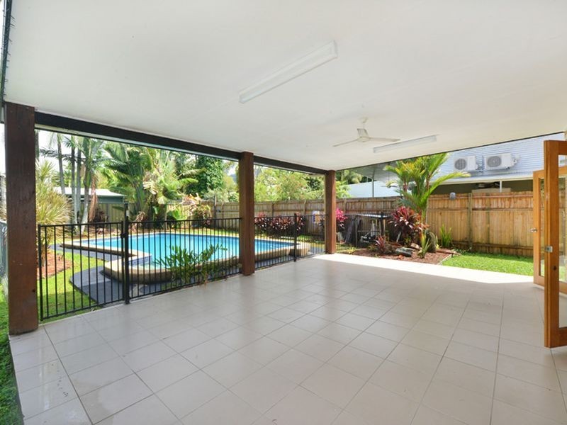 4 Izatt Close, Edge Hill QLD 4870