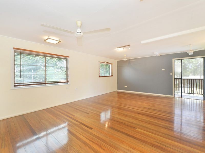 4 Izatt Close, Edge Hill QLD 4870