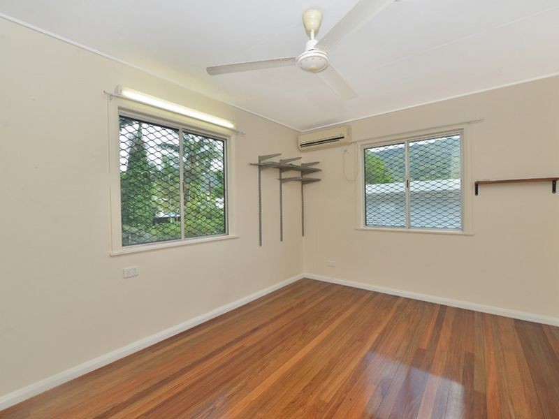4 Izatt Close, Edge Hill QLD 4870