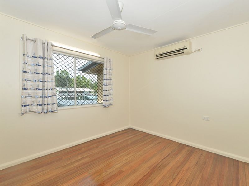 4 Izatt Close, Edge Hill QLD 4870