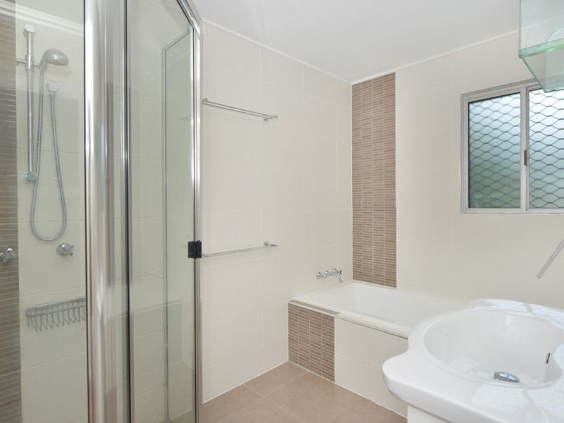 4 Izatt Close, Edge Hill QLD 4870