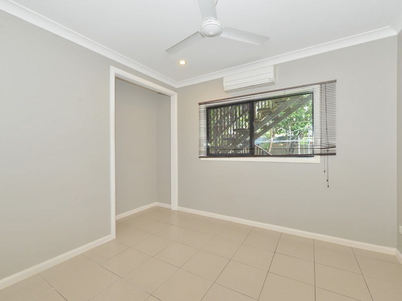 4 Izatt Close, Edge Hill QLD 4870