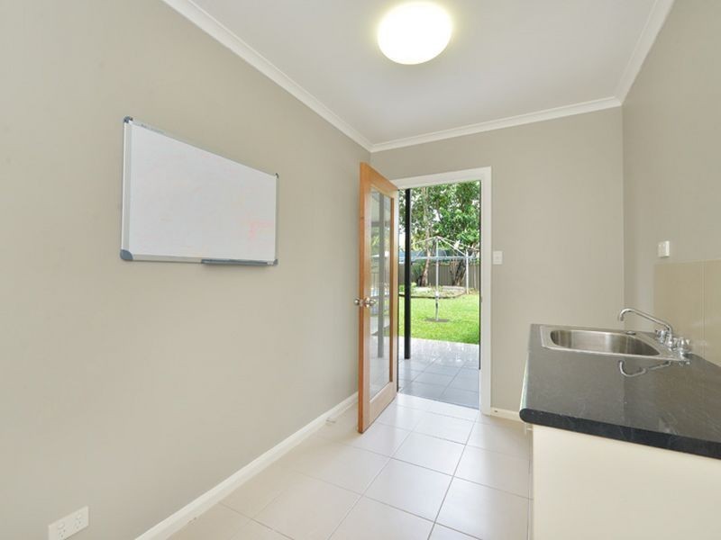4 Izatt Close, Edge Hill QLD 4870